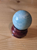 Sphère d'amazonite avec base