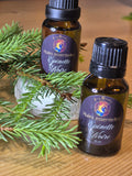 Huile essentielle d'épinette noire 15 ml – Fées Boréales, flacon ambré avec étiquette mauve et or, entouré de branches d'épinette