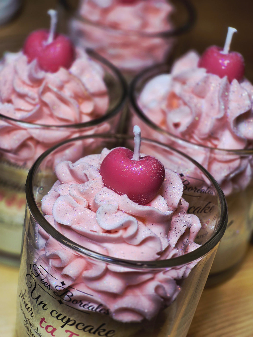 Bougie Gourmande Un Cupcake pour ta Fête – Vue de face, parfum gâteau vanille fraise